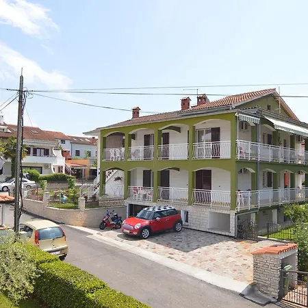 Sergggo - Location 5minute Walk Beach, Strand, 3* Poreč